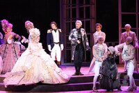 ミュージカル「マリー・アントワネット」より。（写真提供：東宝演劇部）