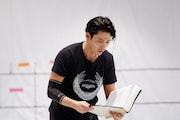 KAAT神奈川芸術劇場プロデュース「華氏451度」稽古より。(撮影:宮崎慎之輔)