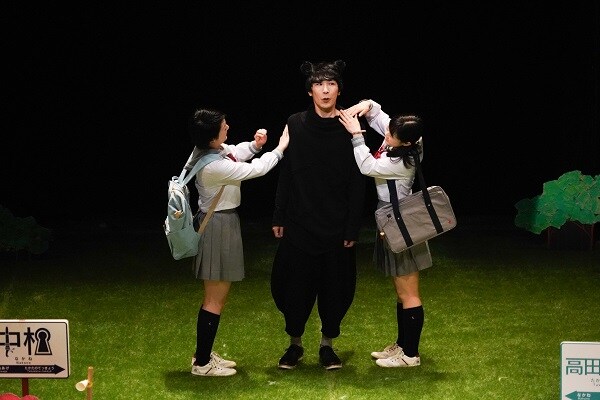 ACM劇場プロデュース公演 / 未来サポートプロジェクトvol.13「海辺の鉄道の話」より。（撮影：刑部アツシ / ロマンティック・フォトスタジオ）