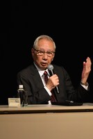 「『猿翁アーカイブにみる三代目市川猿之助の世界』第三回フォーラム～『奥州安達原』にみる古典の新演出～」より。水落潔。（撮影：桂秀也）