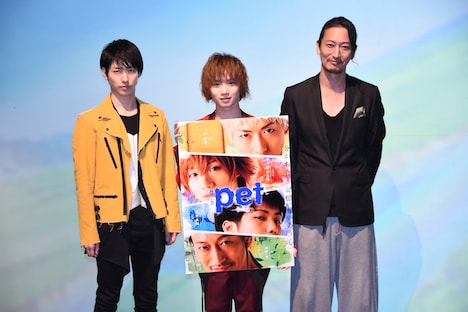 左から谷佳樹、植田圭輔、萩野崇。