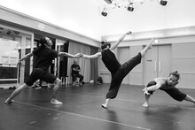 KAAT DANCE SERIES 2018 北村明子 Cross Transit project「土の脈」稽古より。（撮影：大洞博靖）