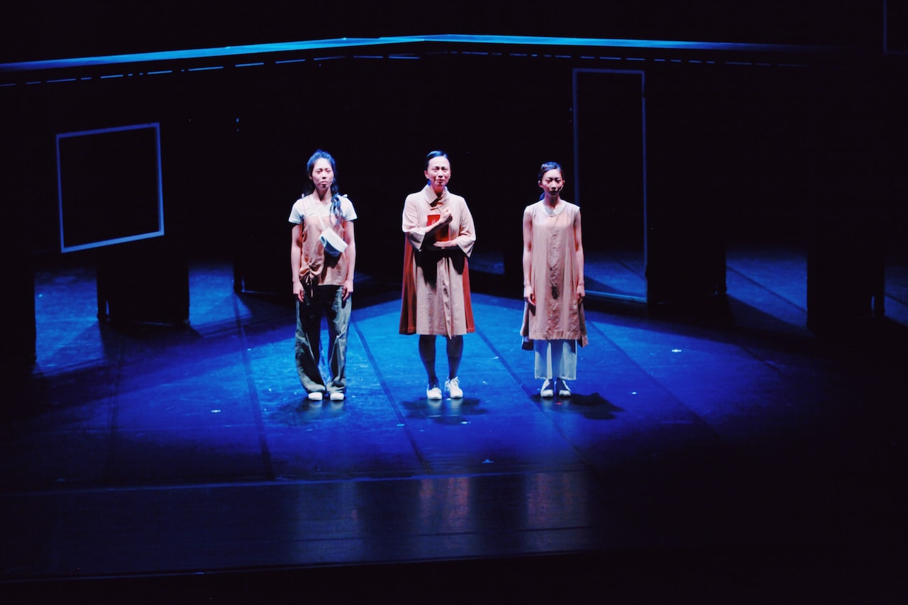 柴幸男の2劇場同時上演作品、「我並不哀傷、是因為～」台湾で開幕