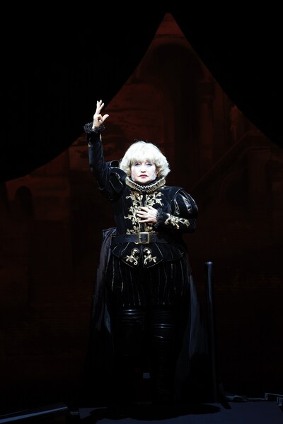 黒柳徹子主演 海外コメディ・シリーズ ファイナル公演「ライオンのあとで」ゲネプロより。