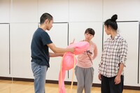 第17回AAF戯曲賞受賞記念公演「シティIII」稽古場より。左から捩子ぴじん、西尾佳織、清水穂奈美。（撮影：前谷開）