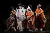 花組芝居「天守物語」泉組より。（撮影：宮内勝）