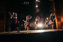 黒田育世「ラストパイ」より。（Photo:Yulia Skogoreva）