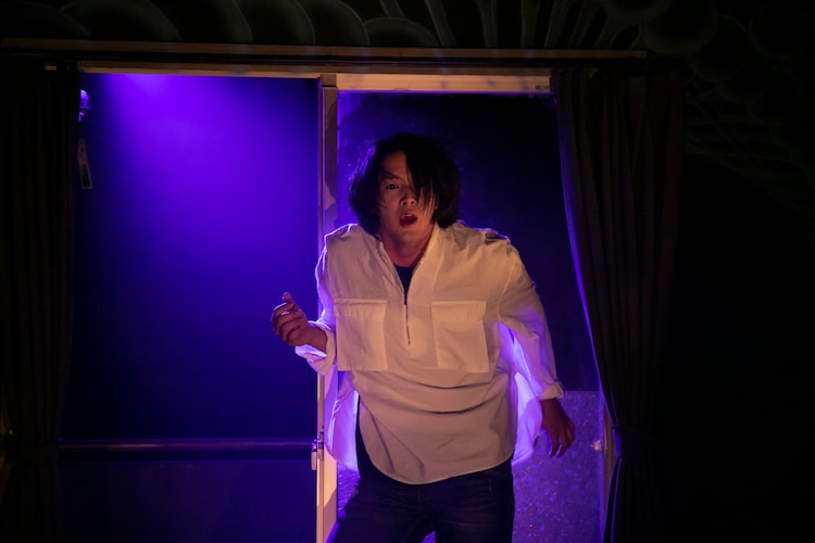 新里哲太郎と山沖勇輝が殺人犯の息子に 風の音聞こえず 鈴音が落ちる 開幕 ステージナタリー 新里哲太郎と山沖勇輝が殺人犯の息子に 風の音聞こえず 鈴音が落ちる 開幕 ステージナタリー
