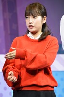 舞台「カレフォン」初日挨拶より、川栄李奈。
