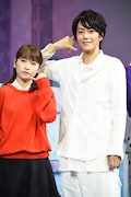 舞台「カレフォン」初日挨拶より。左から川栄李奈、廣瀬智紀。