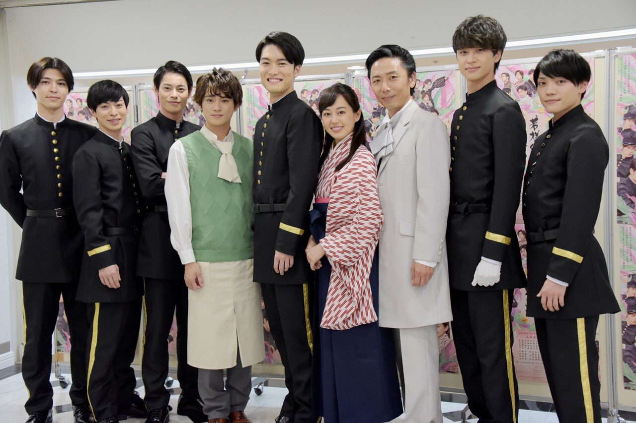 舞台「若様組まいる～若様とロマン～」出演者。左から森田桐矢、安川純平、宇野結也、原嶋元久、入江甚儀、宮崎香蓮、岡田達也、井澤巧麻、伊崎龍次郎。
