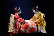 花組芝居「天守物語」鏡組より。（撮影：宮内勝）