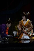 花組芝居「天守物語」鏡組より。（撮影：宮内勝）