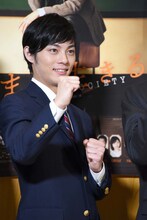 ガッツポーズを取る永田崇人。