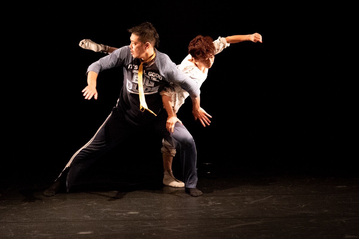 愛知県芸術劇場ミニセレ「ダンス・セレクション」より、+81「Lilly and I」の様子。（撮影：羽鳥直志）