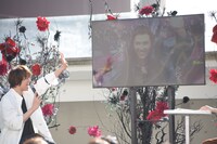 「disc2」本番休憩中の尾上松也に「松也ー」と手を振る浦井健治。