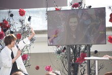 「disc2」本番休憩中の尾上松也に「松也ー」と手を振る浦井健治。