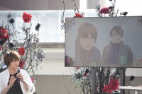 長澤まさみとの自撮りフォトを紹介する浦井健治。