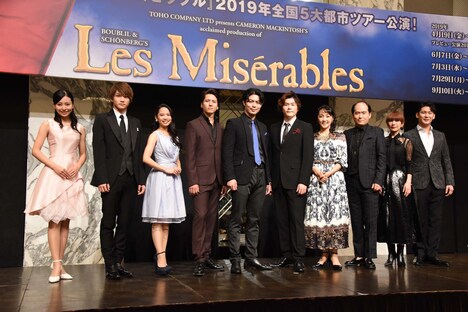 左から熊谷彩春、三浦宏規、屋比久知奈、伊礼彼方、上原理生、佐藤隆紀、濱田めぐみ、トレンディエンジェル斎藤、朴ろ美、小野田龍之介。