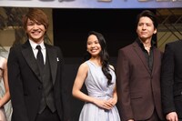 左から三浦宏規、屋比久知奈、伊礼彼方。