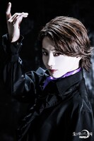 騎田悠暉（TOKYO流星群）扮するローレル。