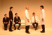 シアター風姿花伝プロミシングカンパニー公演 パラドックス定数 第43項「蛇と天秤」より。（photo:WATANABE Ryuta）