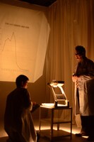 シアター風姿花伝プロミシングカンパニー公演 パラドックス定数 第43項「蛇と天秤」より。（photo:WATANABE Ryuta）