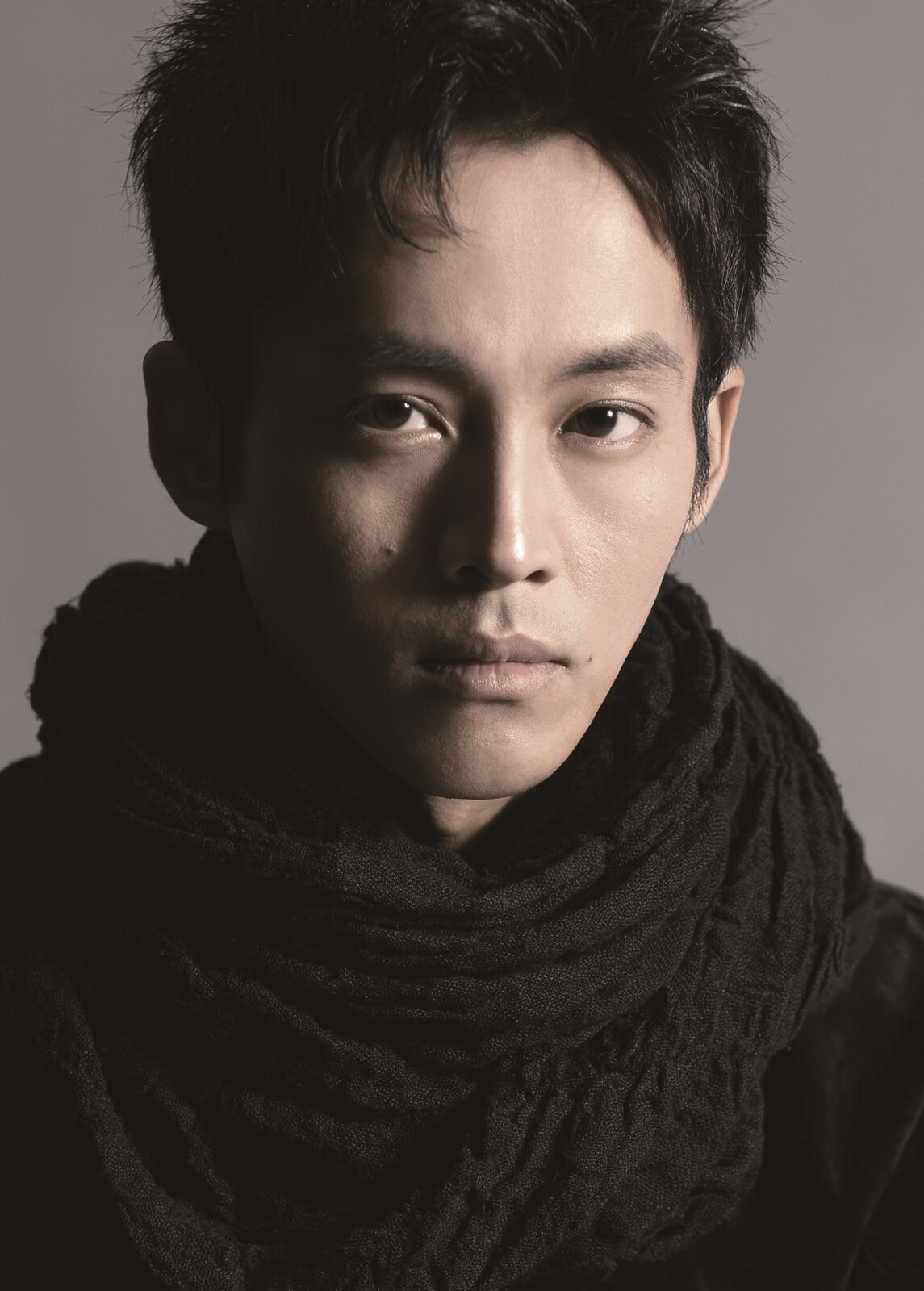 「ヘンリー五世」松坂桃李ら6人の扮装姿＆ツアー公演の日程明らかに