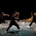 KAAT DANCE SERIES「土の脈」開幕、北村明子「私たちのダンス捕獲の瞬間を」