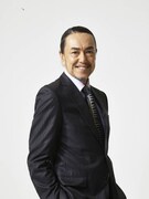 藤原貴家役の石坂勇。