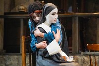 KERA・MAP #008「修道女たち」より。（撮影：引地信彦）