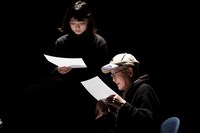 「老いと演劇」OiBokkeShiの「ポータブルトイレットシアター」より。（撮影：南方幹）