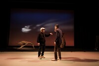 「老いと演劇」OiBokkeShiの「ポータブルトイレットシアター」より。（撮影：南方幹）