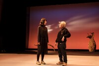 「老いと演劇」OiBokkeShiの「ポータブルトイレットシアター」より。（撮影：南方幹）