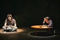 オフィスコットーネプロデュース「埒もなく汚れなく」過去公演より。