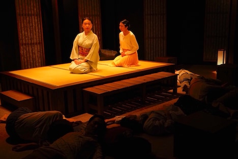 タテヨコ企画 第35回公演「美しい村」より。（撮影：神山靖弘）