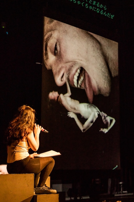 She She Pop「フィフティ・グレード・オブ・シェイム」より。（Photo:Yoshikazu Inoue）