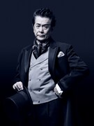 長谷川初範扮するヴィクトル・ヴァン・ハスラー。