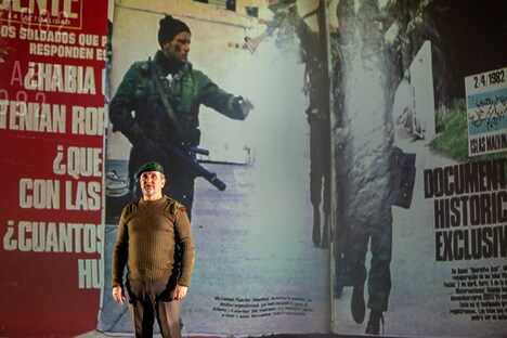 ロラ・アリアス「MINEFIELD-記憶の地雷原」より。（Photo by Takuya Matsumi）