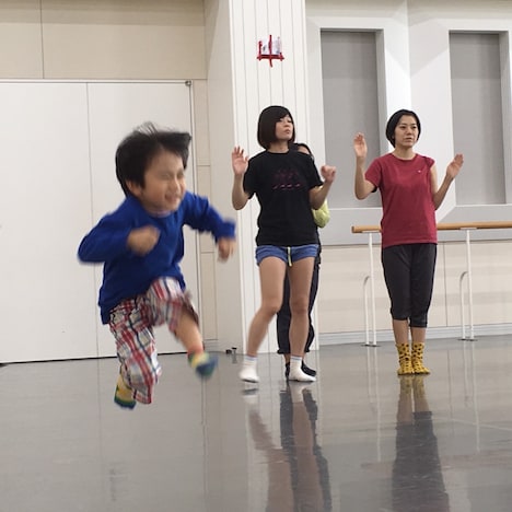 プロジェクト大山2018新作公演「すばらしきあいまいな世界」稽古の様子。