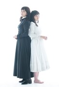 左から高畑充希、鈴木梨央。
