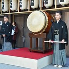 晴天の浅草に太鼓の音が鳴り響く、平成中村座「十一月大歌舞伎」本日開幕