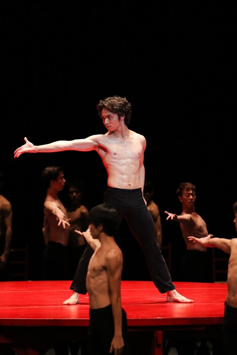 「ボレロ」より。（Photo by Kiyonori Hasegawa）