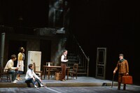 KAAT神奈川芸術劇場プロデュース「セールスマンの死」公開舞台稽古より。