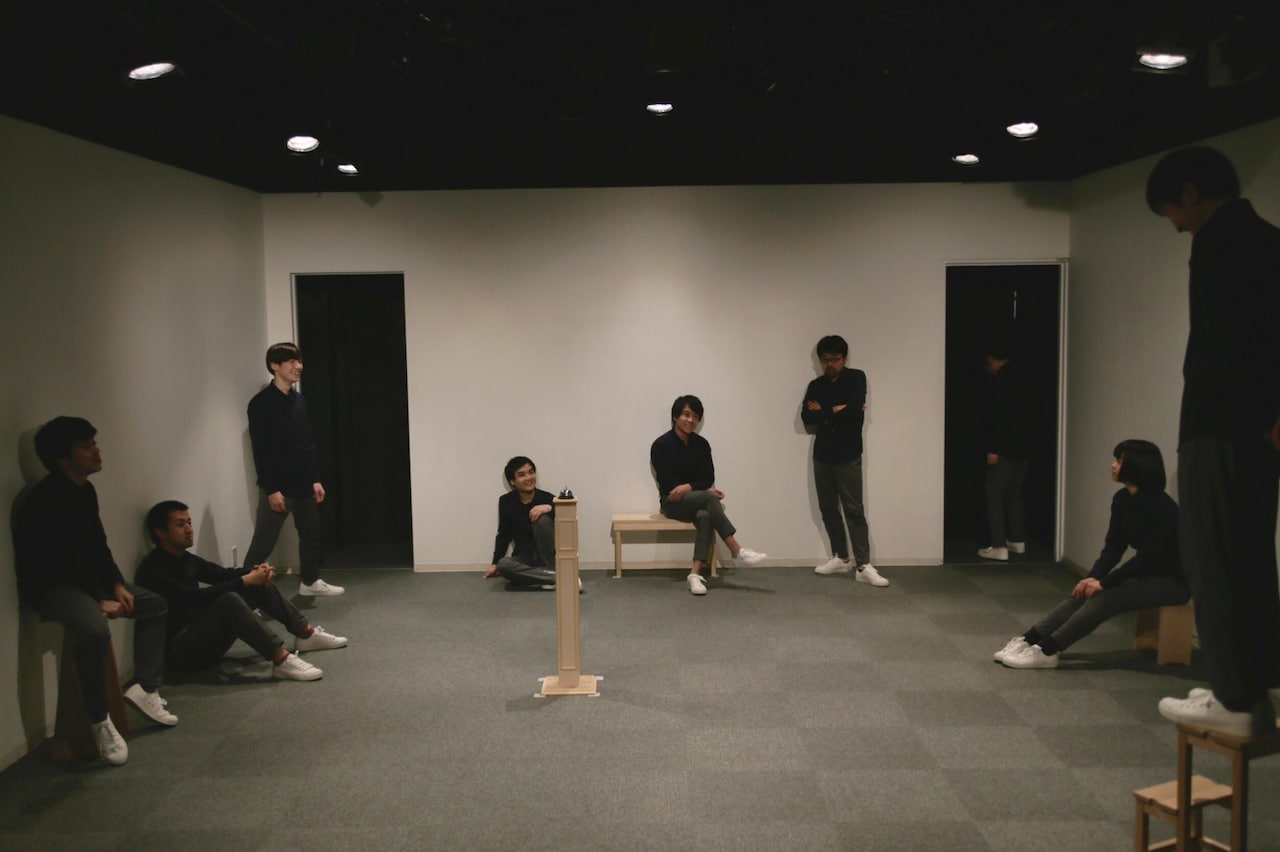 ジョン・スミス「タントンの部屋で」開幕、三宅章太郎「ほとばしる汗を届けたい」