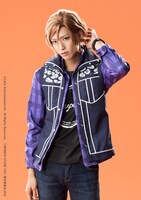 水江建太扮する摂津万里。