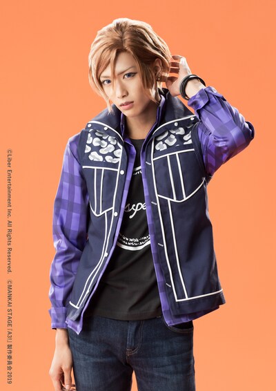 水江建太扮する摂津万里。