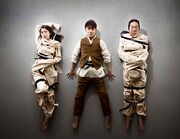 パルコ・プロデュース2019 音楽劇「マニアック」キービジュアル。左から成海璃子、安田章大、古田新太。