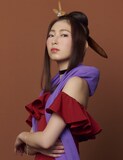 大矢真那扮する深鴫ヨーコ。