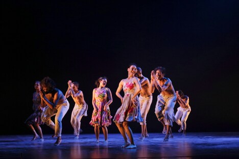 バンガラ・ダンス・シアター「I.B.I.S」より。(c)Bangarra Dance Theatre and Arnold